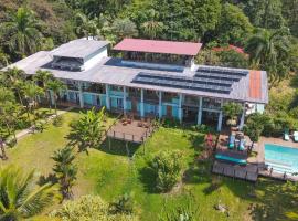 Bird Island Bungalows, hotel in Bocas Town