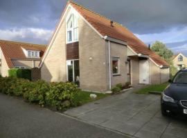 Appealing bungalow on the water, hotel u gradu 'Breskens'