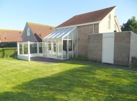 Bungalow with garden, hotel u gradu 'Breskens'