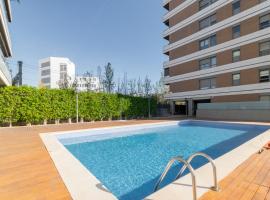 Penthouse with Private Terrace & Pool Access, hotel en Cornellà de Llobregat