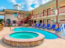 Hill Country Inn & Suites - New Braunfels - Gruene