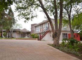 B at Home Guest House, hotel di Piet Retief