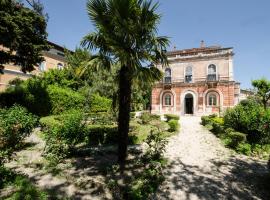 Hotel Iris, hotell i Perugia