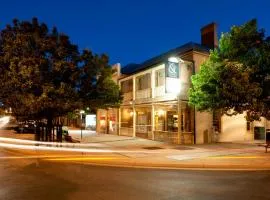 Cobb & Co Court Boutique Hotel