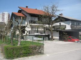 Rooms and Apartment Na poljani, hotel v mestu Škofja Loka