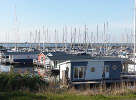 BestMarine Waterchalets Flevo Marina, chalet in Lelystad