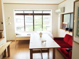 Toolate Guesthouse Toyama, hotel i Toyama