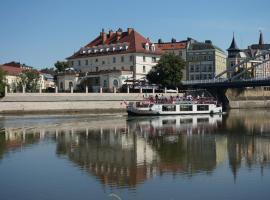 Hotel Piast, hotel v destinácii Opole