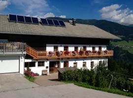 Bleierhof Apartment, hotel a Kartitsch