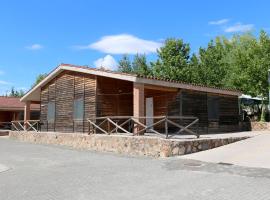 Hostal - Bungalows Camping Cáceres, hôtel à Cáceres