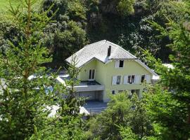 Ferienhaus Grüner Heinrich, hotel v destinaci Andermatt