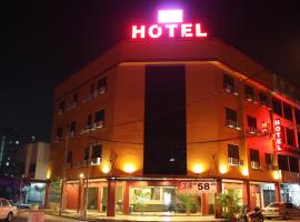 SE Two Hotel, hotel em Butterworth