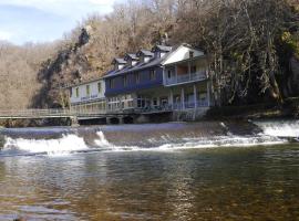 Hotel Dirbach Plage, hotelli kohteessa Dirbach