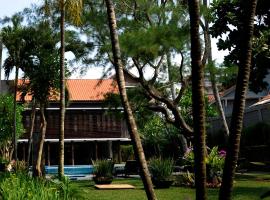 Surya Kencana Seaside Hotel, hotell i Pangandaran