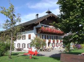 Ferienhof Hinterstrasser, hotel v Mondsee