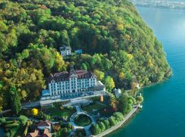 Le Palace De Menthon, hotel la plajă din Menthon-Saint-Bernard