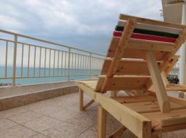 Panoramic Sea View Apartment Crown, Pools and Beach, Sveti Vlas, hotel di Sveti Vlas