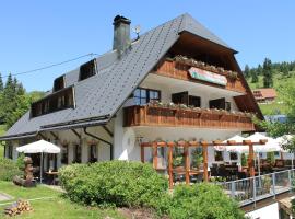 Hotel & Restaurant Grüner Baum - Die Grüne Oase Am Feldberg، فندق في فيلدبرج