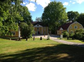 Forsa Gård Attic, Hotel in Katrineholm