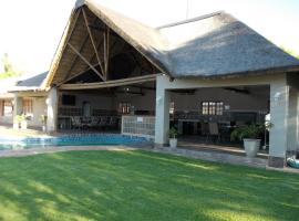 Lavender Lodge، فندق في Vryburg