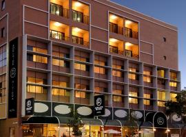 Adelaide Riviera Hotel: Adelaide şehrinde bir otel