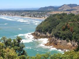 Waihi Beach Getaway-Studio, Ensuite & Private Deck, hótel í Waihi Beach