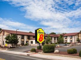 Super 8 by Wyndham Flagstaff، فندق في فلاغستاف