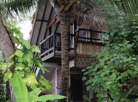 Panji Panji Tropical Wooden Home โรงแรมในปันไตเจอนัง