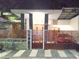 Homestay Syariah Grahadi, hotel v destinácii Malang