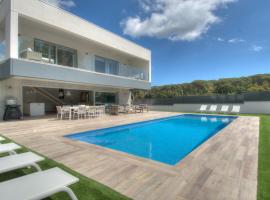 Modern Villa Olivera with Private Pool, hotel di Calella de Palafrugell