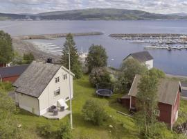 House in central Finnsnes, hotel in Finnsnes