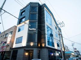 Yeosu Thestay Hostel, hotel cerca de Aeropuerto de Yeosu - RSU, Yeosu