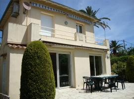 Villa L'Adret et sa piscine, hotel en Juan-les-Pins