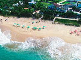 Pousada OceAnas Frente Mar Estaleiro, glamping en Balneário Camboriú