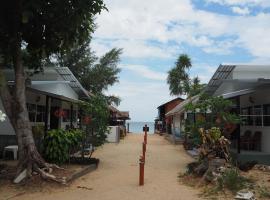 Bluesky Beach Bungalows, guest house sa Ko Lanta