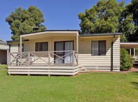 Cottage 20 - 3 Bedroom - Lake Hume Resort، فندق في البوري