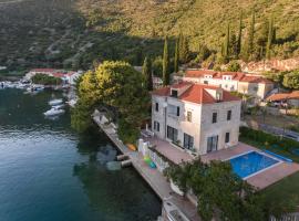 Villa Dubravka - heated outdoor pool and indoor jacuzzi, отель в Затоне