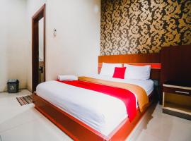 RedDoorz Plus @ Grand City Inn, hotel i Makassar