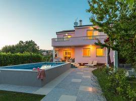 Villa Sweet Home Marija With Heated Pool, hotel di Split