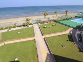 Resort Sur Beach Holiday, מלון בסור