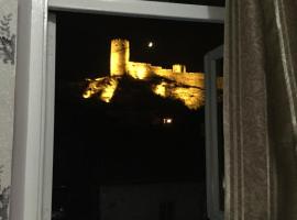 Castle, hotel din Akhaltsikhe