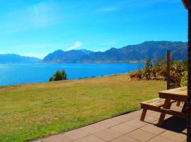 Lakefront Bellevue Lake Hawea Wanaka, hotel sa Lake Hawea