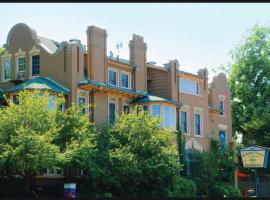 The Holiday Chalet Victorian, hotel em Denver