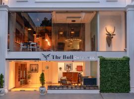 The Bull Boutique Hotel, хотел в района на Heritage Town, Пондичери