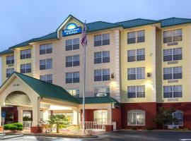 Days Inn & Suites by Wyndham Tucker/Northlake, hotel v mestu Tucker