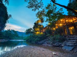 Art's Riverview Lodge, hotel v destinaci Khao Sok