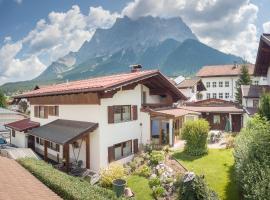 Chalet Holzerstubn, hotell i Ehrwald