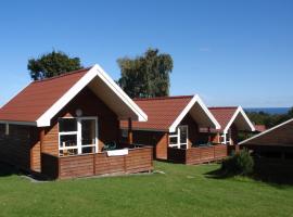 Sandkaas Family Camping & Cottages, casa de praia em Allinge