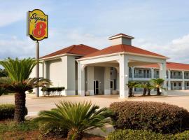 Super 8 by Wyndham Lake Charles Northeast, hotelli kohteessa Lake Charles