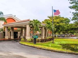 Quality Suites Fort Myers Airport I-75 โรงแรมในฟอร์ตไมเยอร์